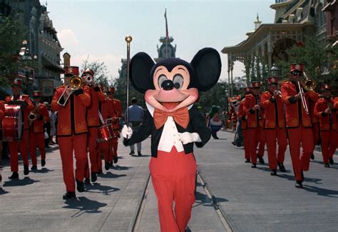 Step in Time: The First ‘Character Parades’ at Magic Kingdom Park ...