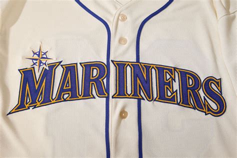 Mariners blend past and present with new alternate uniforms