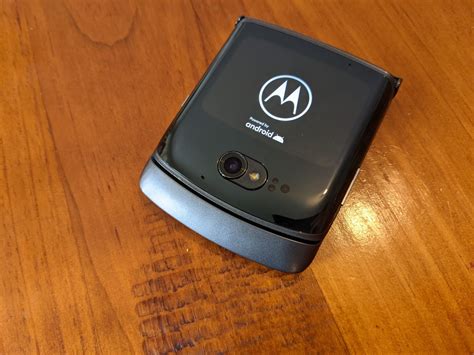 Moto Razr 5G review: Folding is fun but expensive » EFTM