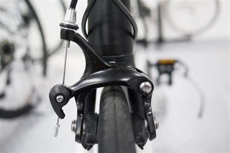 Disc Brakes vs Rim Brakes (V brakes) [which one is better?]