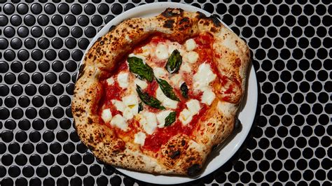 Una Pizza Napoletana Reopens in NYC With Chef Anthony Mangieri – Robb Report