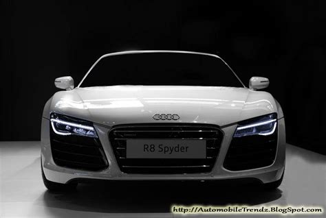 Automobile Trendz: White Audi R8 Spyder