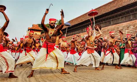 List of 14 Traditional Folk Dances of Kerala with Photos