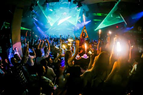 Top 15 Nightlife Photo Tips to Capture Nightclubs and Events | Night ...