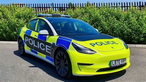 Tesla UK Builds Custom Model 3 Police Car For Evaluation