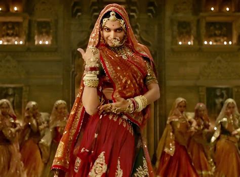 deepika padukones expressions in padmavatis ghoomar song are beautiful | Stills of Deepika ...