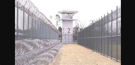 All 21 Mississippi prisons on lockdown after 5 inmates die, 2 escape | American Military News