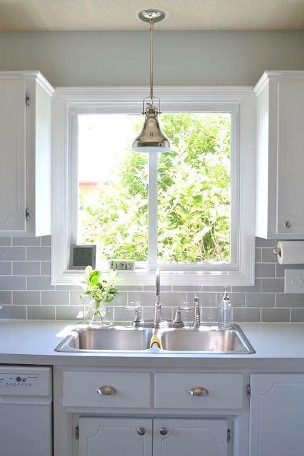 Light Grey Subway Tile Backsplash Kitchen | Ruivadelow