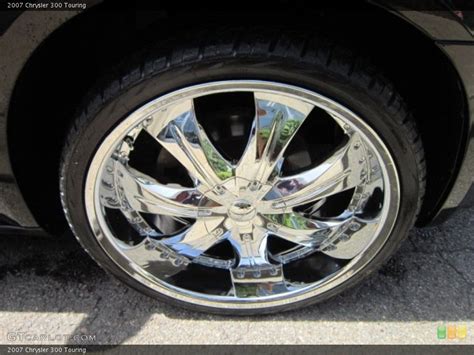 2007 Chrysler 300 Custom Wheel and Tire Photo #51798788 | GTCarLot.com