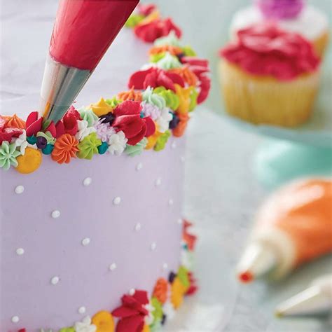 10 Basic Cake Decorating Tips For The Perfect DIY Dessert • Insteading