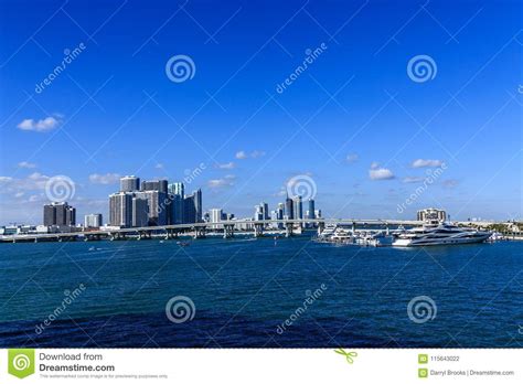 Yachts at Biscayne Bay Bridge Stock Photo - Image of holiday, boat: 115643022