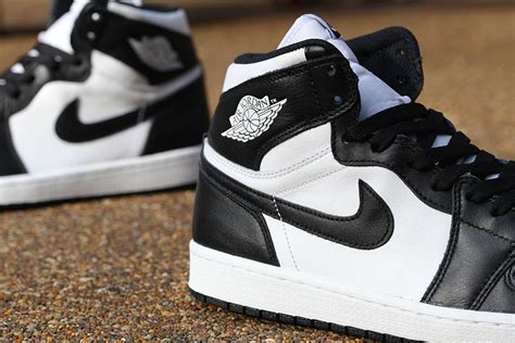 A Detailed Look at the Air Jordan 1 Retro High OG "Black/White ...