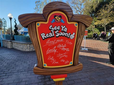 New Sign for Mickey’s Toontown Closing During Fireworks at Disneyland - Disneyland News Today