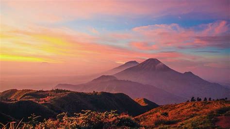 Pemandangan Gunung Prau - Andira Gambar