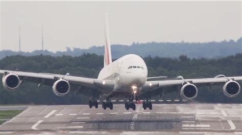 Aviation video: Airbus A380 CROSSWIND Landing at Düsseldorf - Landing