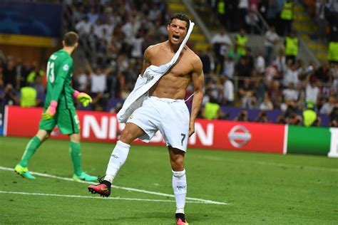 20 top photos from Cristiano Ronaldo’s celebration after scoring PK to win Champions League ...