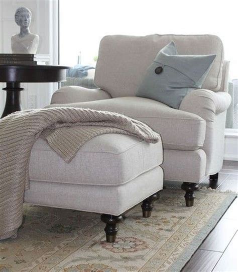 32 Gorgeous Comfy Chairs Design Ideas For Cozy Living Room - MAGZHOUSE