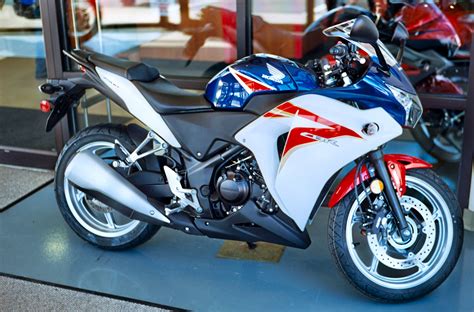 Honda Honda CBR250R - Moto.ZombDrive.COM