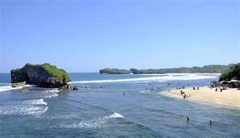 Pantai Sundak: Harga Tiket Masuk, Daya Tarik & Lokasi