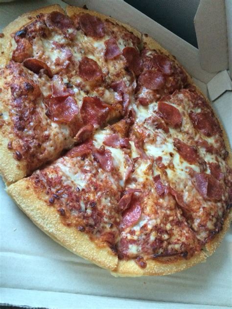 Pizza Hut ; bacon, ham, and pepperoni. ️ | Food, Food photo, Yummy food