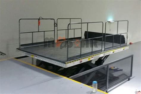 Scissor dock lift for convenient loading&unloading goods