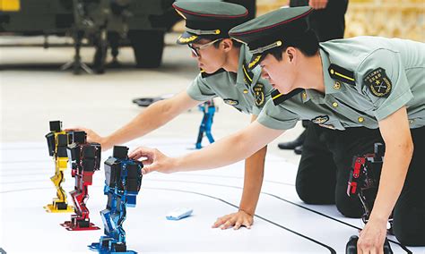 Chinese army shows off dancing robots - Newspaper - DAWN.COM