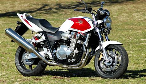 ホンダ CB1300 SUPER FOUR – Hondaでしか味わえない直4の味わい 試乗インプレ・レビュー-バイクブロス