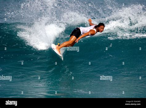 Hawaii, Oahu. Girl Surfing At "Gas Chambers Stock Photo - Alamy