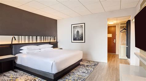 Spacious Hotel Suites in Downtown Chicago | Hyatt Regency Chicago