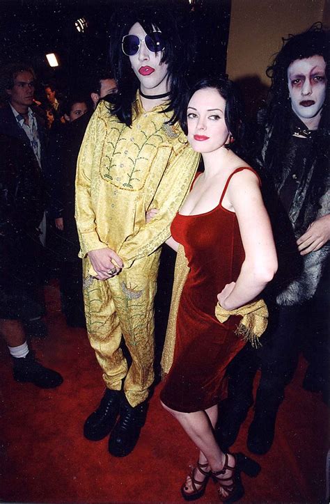 Rose Mcgowan Marilyn Manson : The Real Story Behind Rose Mcgowan S Naked 1998 Vmas Dress : She ...