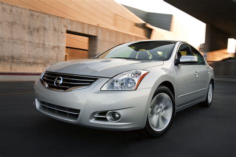 Driven: 2010 Nissan Altima 3.5 SR - Winding Road Magazine