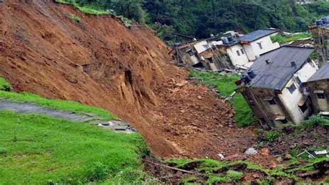 Kerala Rains: Death toll in Munnar landslide rises to 13, several trapped - Oneindia News