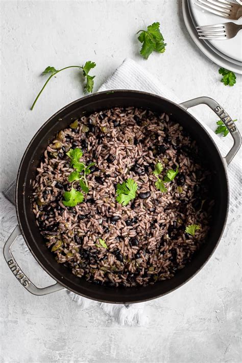 Moro de Habichuelas Negras (One-Pot Rice and Beans) - Sandra Valvassori