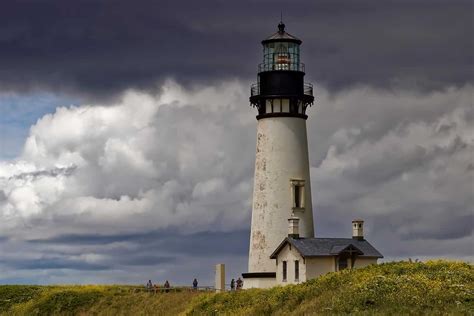 Ultimate Guide to the Oregon Coast's Lighthouses & Historic Sites