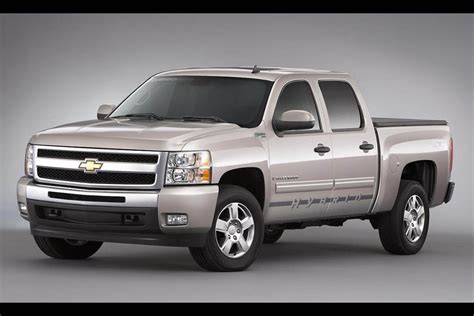 The Chevy Silverado Hybrid: GM's First Try - Autotrader