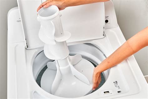 How to Remove the Agitator From a Washing Machine