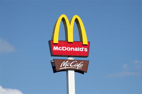 File:McDonald's logo Targówek.JPG - Wikimedia Commons