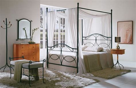 Contemporary Metal Frame Canopy bed