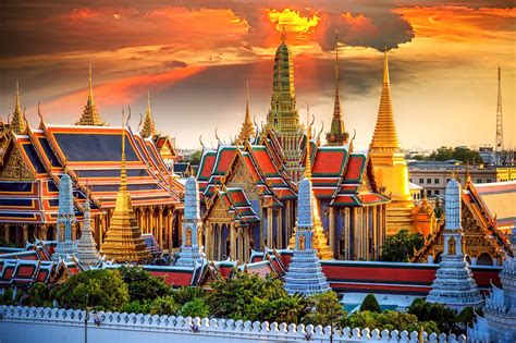 The Grand Palace in Bangkok - Must-See Bangkok Attraction