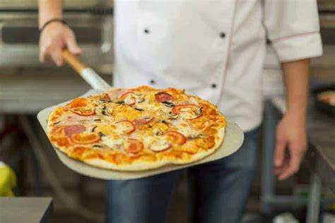 Best Pizza Peel 2017 – Reviews & Buyer’s Guide (October. 2023)