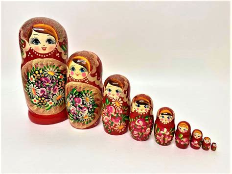 Hand Painted Russian Dolls Matryoshka Babushka Traditional 9 dolls | Woodeeworld