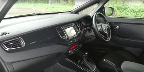 Kia Carens Interior & Infotainment | Carwow