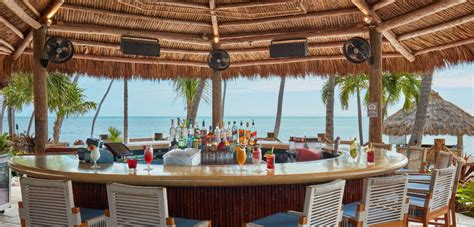 resort tiki hut bars on ocean - Google Search in 2020 | Tiki hut, Tiki bar, Resort