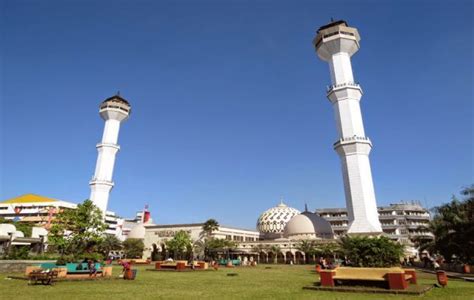 Sejarah Singkat dan Alamat Lokasi Masjid Raya Bandung + Hotel Terdekat ...