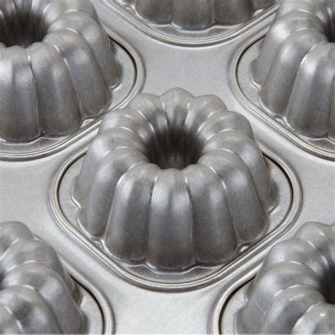 Chicago Metallic 43055 15 Compartment Glazed Aluminized Steel Bundtlette Mini Cake Pan - 3 5/16 ...