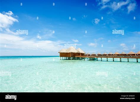 maldives villa water Stock Photo - Alamy