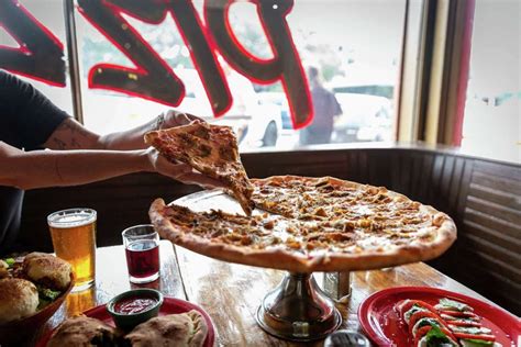 Review: Home Slice Pizza fires up new Houston location - The Rice Thresher