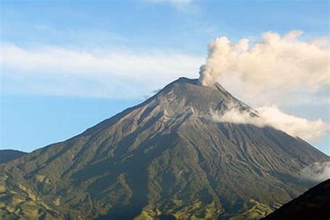 The last eruption was 1940: Ecuador's massive Cotopaxi volcano one of ...