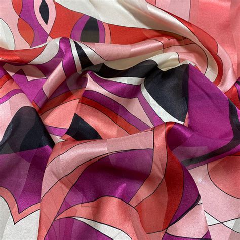 Printed silk chiffon fabric fuchsia and pink geometric with satin bands — Tissus en Ligne