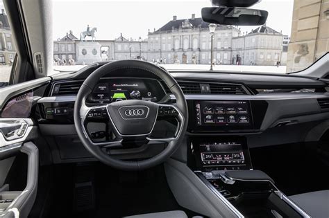 Audi e-tron interior fully revealed – digital wing mirrors The interior of the Audi e-tron ...